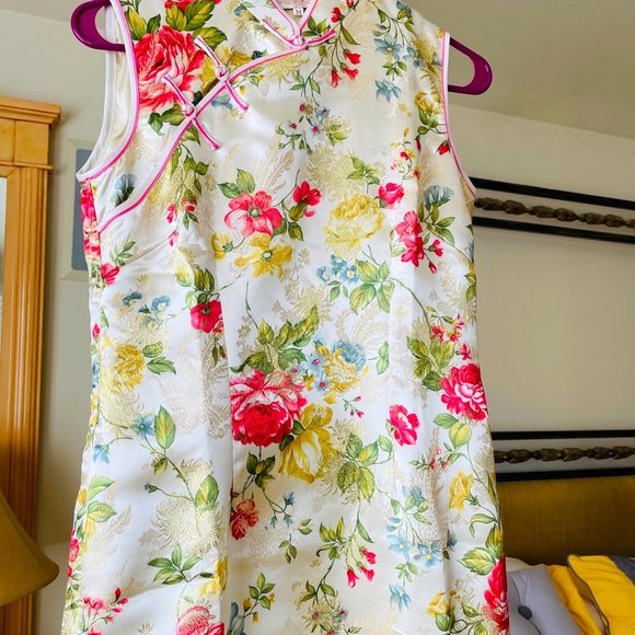 Classy Satin Kimono Dress/Hong Kong! - Picture 4 of 6